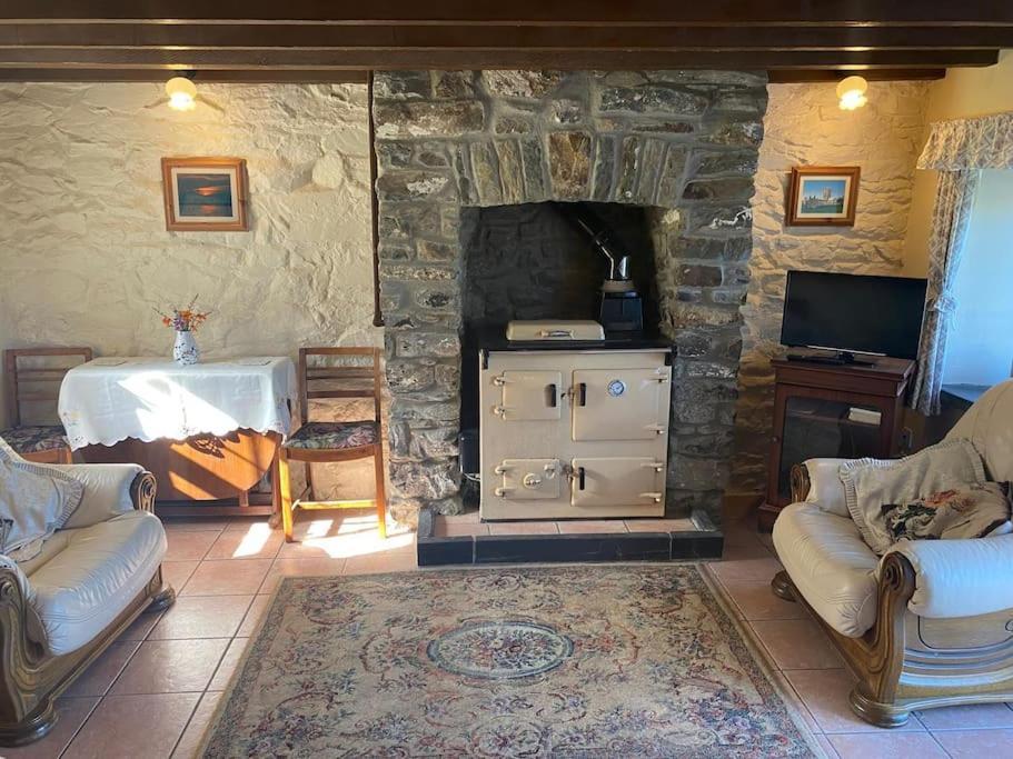 Banc Cottage Moylgrove Exterior photo